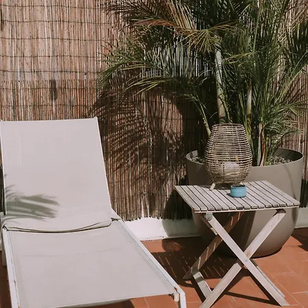 Kite & Surf Nomad House Vandrerhjem *